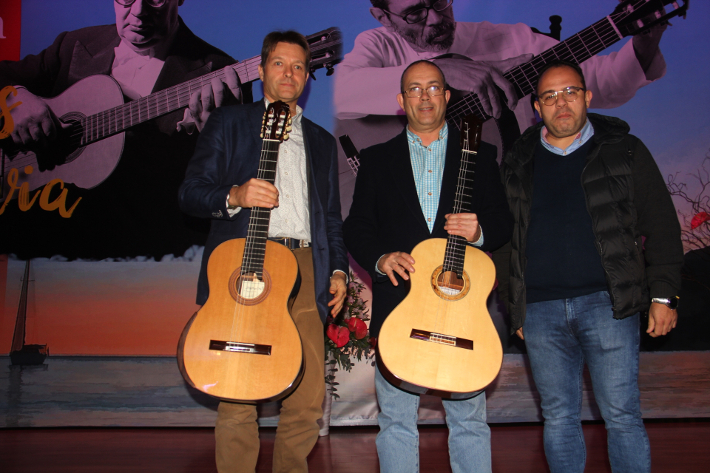 Los lutieres Aarón García y Stephen Hill donan guitarras para el primer y segundo premio del Certamen Andrés Segovia de La Herradura 